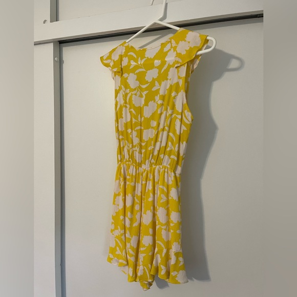 Fun, flirty yellow flowery romper - Picture 2 of 6